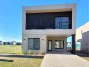 Casa de 5 Ambientes en Alquiler en Barrio Cerrado El... Casa de 5 Ambientes en Alquiler en Barrio Cerrado El...
