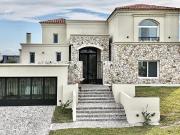Casa de 5 Ambientes en Alquiler y Venta en La Reserva...