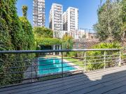 Casa de 5 ambientes, jardin, piscina, 3 cocheras 100% luz