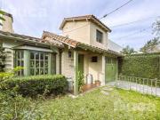 Casa de 5 ambientes y jardín en venta a una cuadra del...