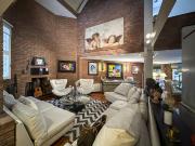 Casa de 5 dormitorios con 6 baños, 3 cocheras, pileta y...