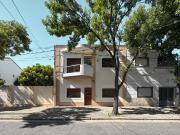 Casa de 5 dormitorios con quincho, jardín y cocheras en...