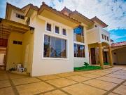 Casa de 5 habitaciones en Venta en La Carolina, Machala