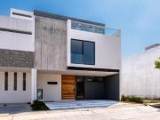 Casa de 5 recamaras Solares Altanza Zona Real