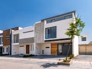 Casa de 5 recamaras Solares Altanza Zona Real