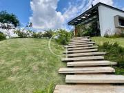 Casa de 5 suítes recém construída à venda no Condomínio...