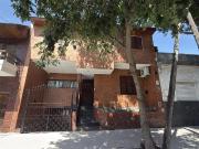 Casa de 6 ambientes con patio y cochera en Flores