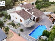 CASA DE 6HABITACIONES 375M2 CON PISCINA, GARAJE PARA 5...