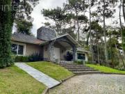 Casa de 7 ambientes 6 cocheras Pileta Cariló