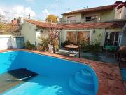 Casa de 7 ambientes con piscina a la venta en Beccar