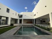 Casa de 7 recámaras con alberca en venta en Altabrisa Casa de 7 recámaras con alberca en venta en Altabrisa