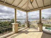 Casa de 8 ambientes con costa de lago en Santa Clara