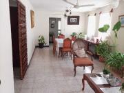 Casa de 9 dormitorios, en venta, sobre la Avenida Alemán