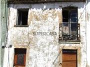 Casa de aldeia para recuperar com + 100m2 área bruta