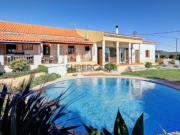 Casa de Aldeia Renovada com Piscina, Garagem e Vistas