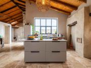 Casa de aldeia renovada e pronta a habitar com pátio...