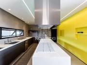 Casa de altissimo padrão em condomínio! Possui 4 suítes...