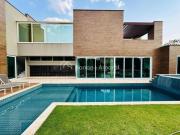 Casa de Alto Padrão à Venda e Locação no Mont Blanc...