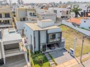 Casa de Alto Padrão à Venda em Condomínio Exclusivo em...
