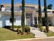 Casa de Alto Padrão à Venda em Condomínio Fechado 4...