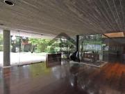 Casa de Alto Padrão com 3 Dormitórios à Venda em Cidade...