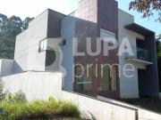 Casa de alto padrão com 3 dormitórios e 5 banheiros à...