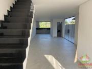 Casa de alto padrão com 3 quartos à venda, 180 m² por R$...