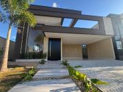 Casa de Alto Padrão com 3 Suítes e Piscina no Condomínio...