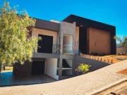 Casa de Alto Padrão com 3 Suítes em Condomínio Fechado...