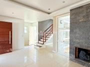 Casa de alto padrão com 4 quartos