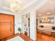 Casa de Alto Padrão com 4 Quartos