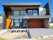 Casa de Alto Padrão condomínio fechado