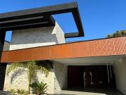 Casa de Alto Padrão de 04 Suítes em Arniqueiras