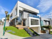 Casa de Alto Padrão em Cond. Fechado no Boa Vista