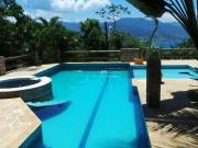 Casa de alto padrão em condomínio com cachoeira Praia da...
