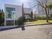 Casa de Alto Padrão em Condomínio Fechado no Campo