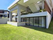 Casa de Alto Padrão em Condomínio Fechado – Santa