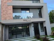 Casa de alto padrão no bairro Pilarzinho com 166m², 3...