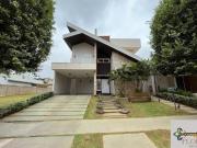 Casa de alto padrão com 300 m2, 3 suítes, piscina e...