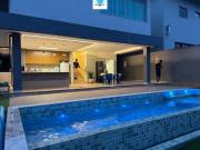 Casa de Alto Padrão Mobiliada em Condomínio Fechado –...