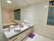 Casa de alto padrao com area de lazer e piscina em... Casa de alto padrao com area de lazer e piscina em...