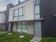 Casa de arriendo en Tumbaco, piscina comunal