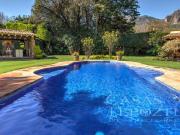 Casa de autor con alberca y cancha de tenis en Valle de...