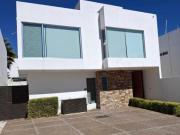 CASA DE AUTOR EN RENTA EL REFUGIO, QUERÉTARO