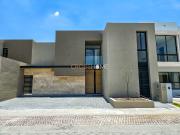 CASA DE AUTOR EN RENTA – LA VISTA RESIDENCIAL, QRO