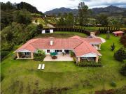 Casa de campo de alto standing de 3 dormitorios en venta...