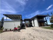 Casa de campo de alto standing de 3 dormitorios en venta...