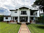 Casa de campo de alto standing de 4 dormitorios en venta...