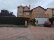 Casa de campo de alto standing de 4 dormitorios en venta...