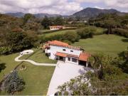 Casa de campo de alto standing de 4 dormitorios en venta...